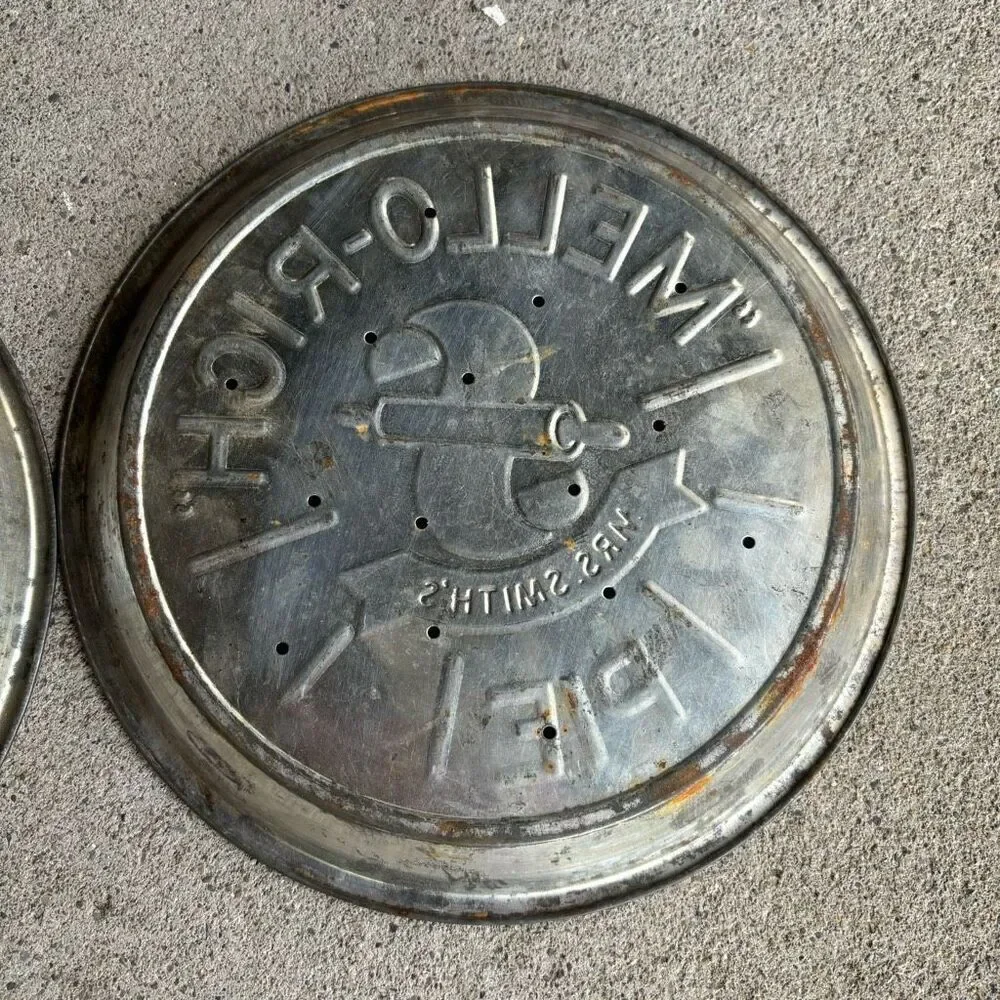 2 Mrs. Smiths Mello-Rich Metal Baking Tin Pans